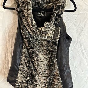DOLCE CABO BLACK AND GRAY FAUX FUR VEST - MED